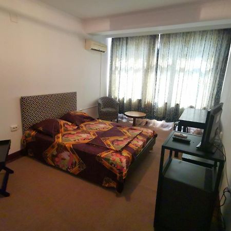 פיטסטי Hotel Dinastia מראה חיצוני תמונה