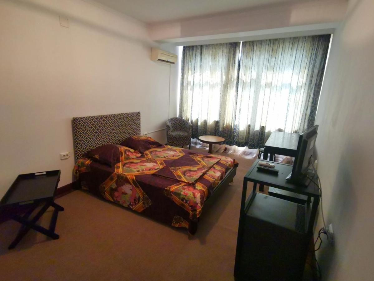 פיטסטי Hotel Dinastia מראה חיצוני תמונה