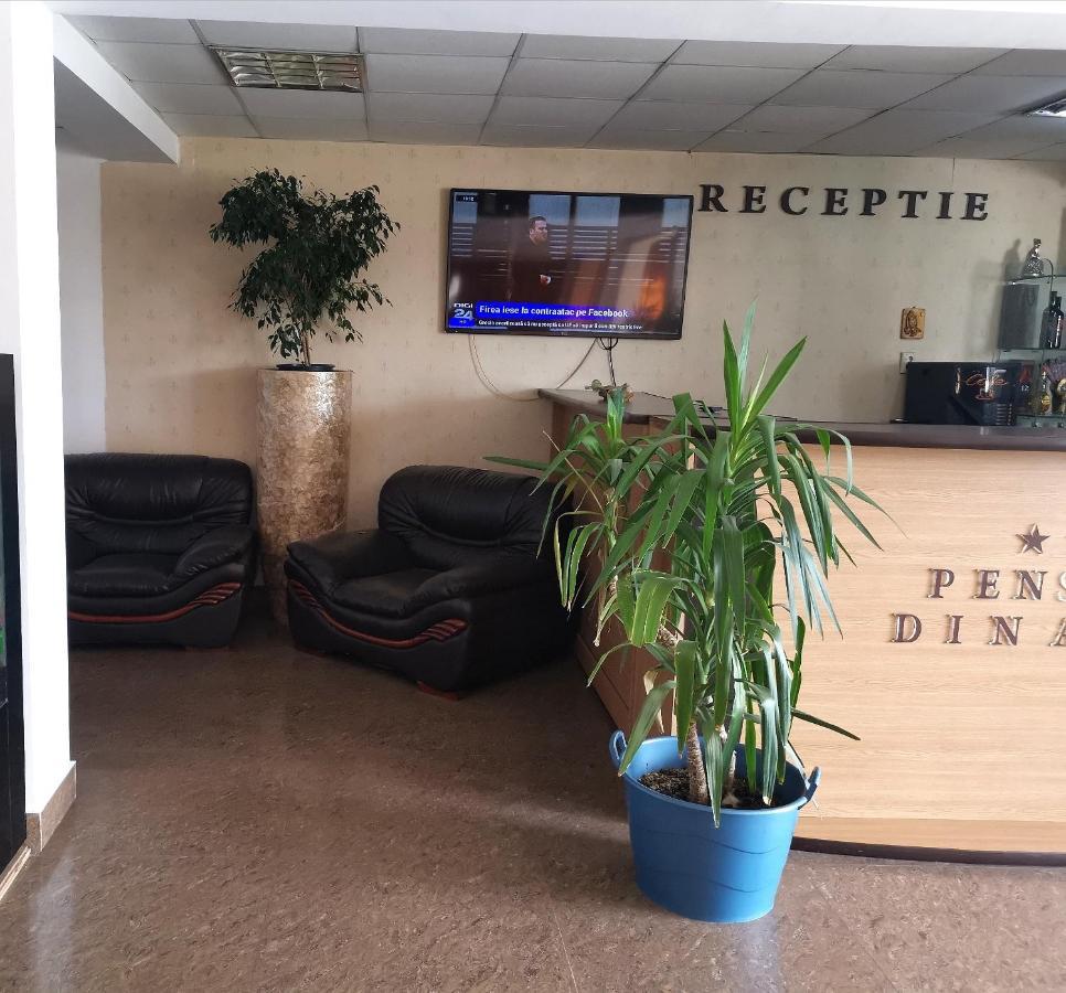 פיטסטי Hotel Dinastia מראה חיצוני תמונה