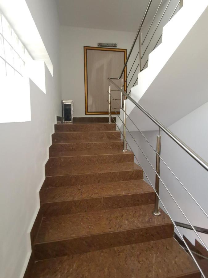 פיטסטי Hotel Dinastia מראה חיצוני תמונה