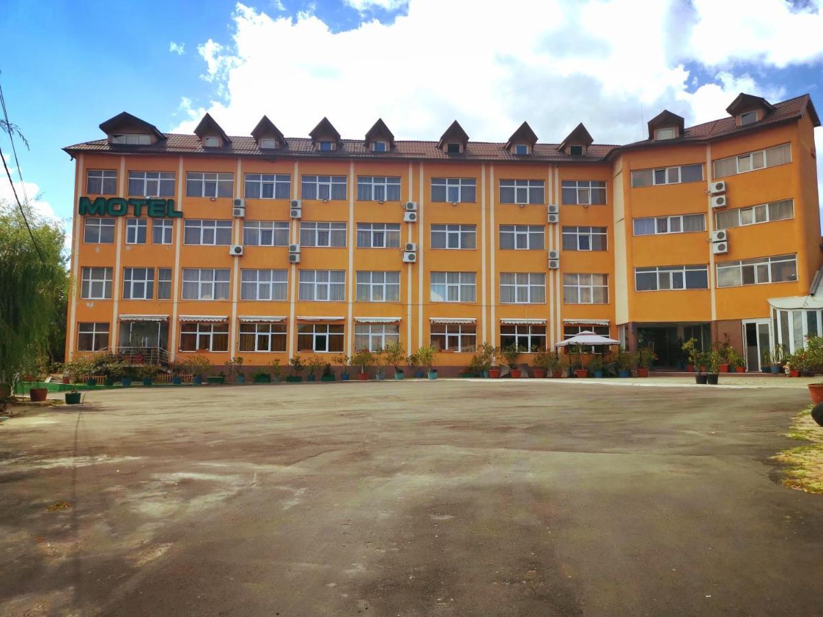 פיטסטי Hotel Dinastia מראה חיצוני תמונה