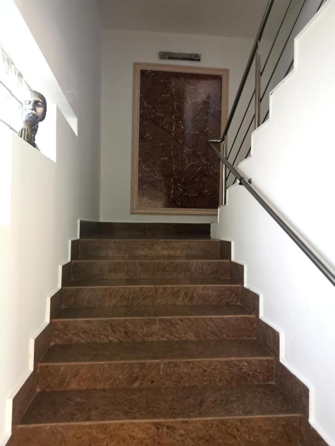 פיטסטי Hotel Dinastia מראה חיצוני תמונה