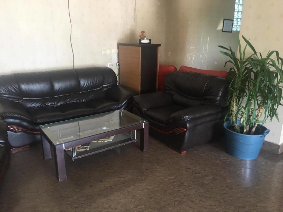 פיטסטי Hotel Dinastia מראה חיצוני תמונה