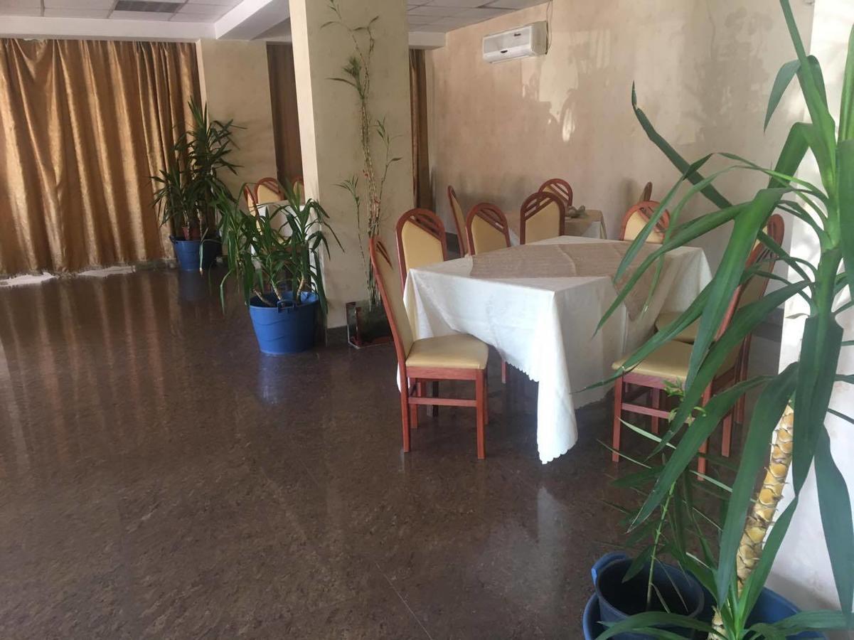 פיטסטי Hotel Dinastia מראה חיצוני תמונה