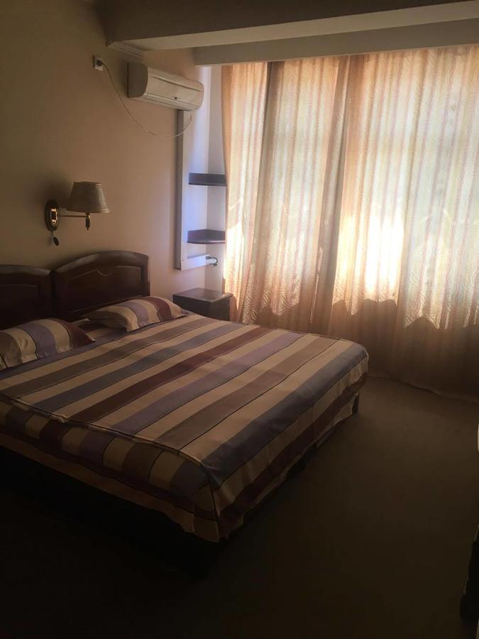 פיטסטי Hotel Dinastia מראה חיצוני תמונה