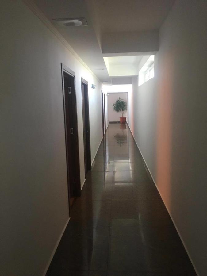 פיטסטי Hotel Dinastia מראה חיצוני תמונה