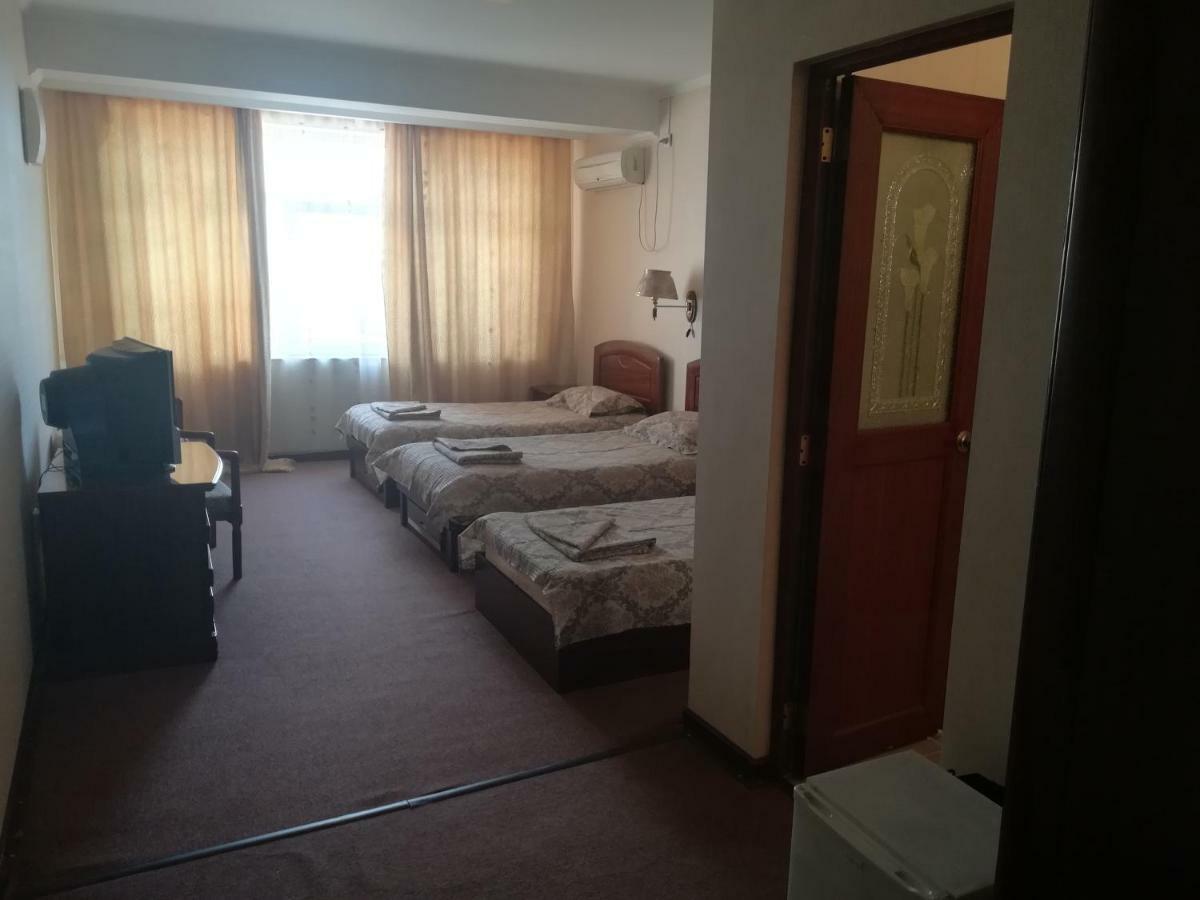 פיטסטי Hotel Dinastia מראה חיצוני תמונה